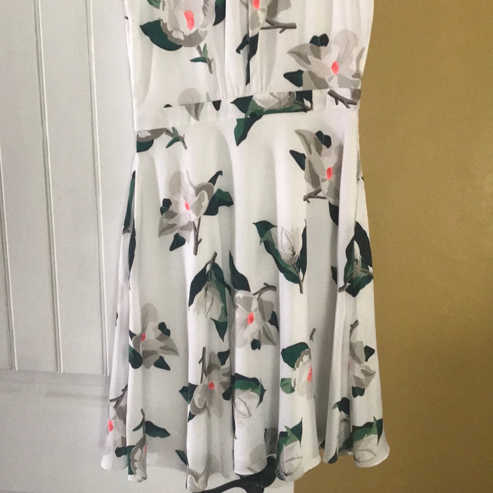 Like new condition dress - Picture 6 of 6
